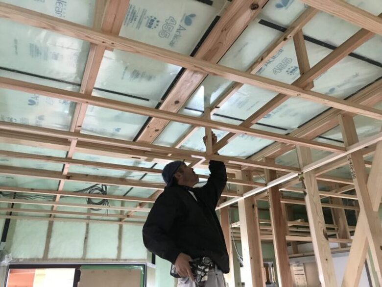 天井板張り